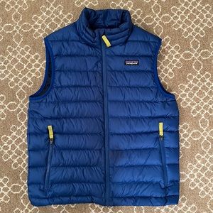 Boys Patagonia size XL down vest in royal blue
